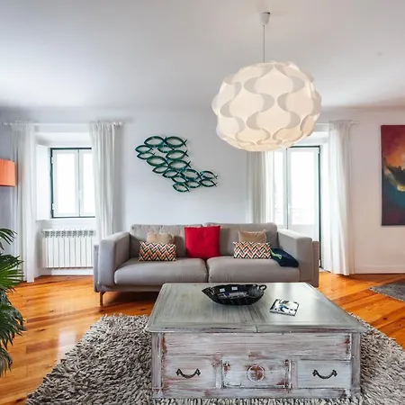 Апартаменти Santa Catarina Charming Duplex Лісабон